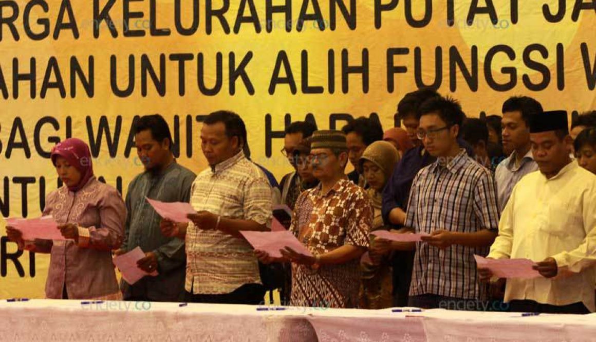 deklarasi-warga-dolly-tutup