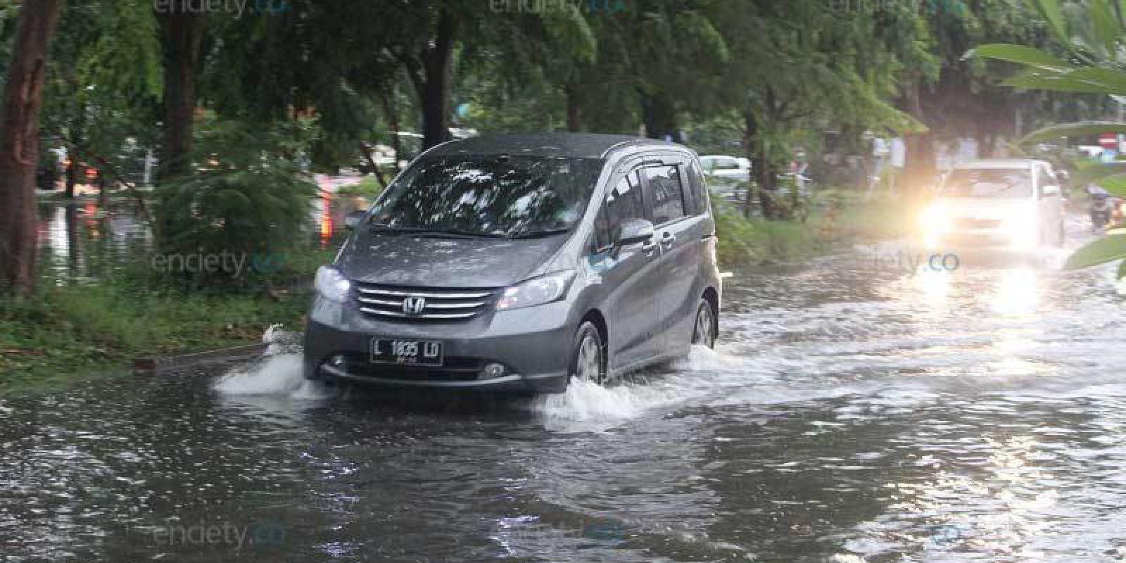 banjir-surabaya