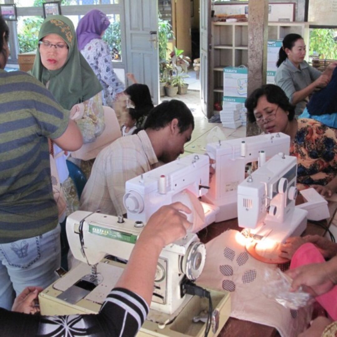 menjahit UKM